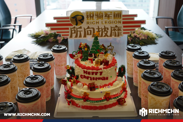 RICHMCHN Warmly Celebrates Christmas