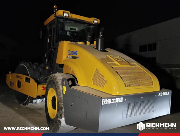 20221226_Kenya 1 XCMG Road Roller XS163J (1).jpg