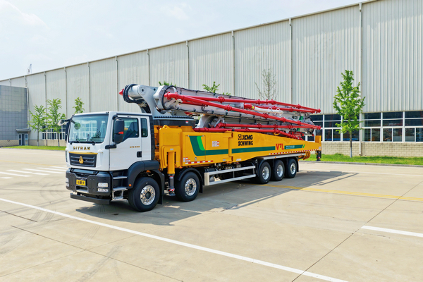 XCMG 72m Pump Truck Helps Build Hannan Yangtze River Bridge