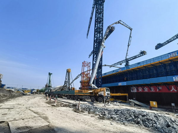 XCMG 72m Pump Truck Helps Build Hannan Yangtze River Bridge