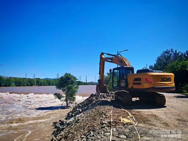 XCMG Emergency Rescue Team in Action Amid Torrential Floods