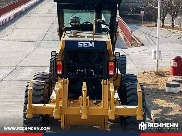 Russia - 1 Unit SEM 922F Motor Grader