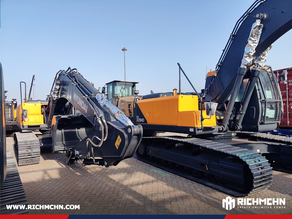 Algeria - 2 Units HYUNDAI HX220HD Crawler Excavator