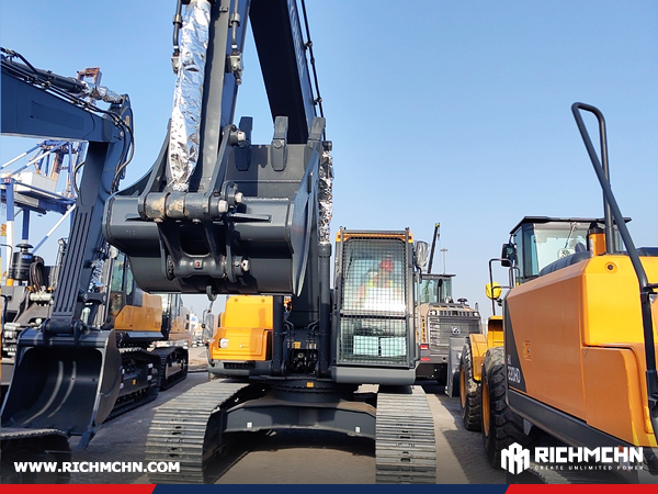 Algeria - 2 Units HYUNDAI HX220HD Crawler Excavator