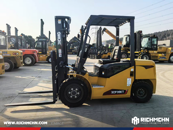 Armenia - 2 Units XCMG XCF35KT Diesel Forklift