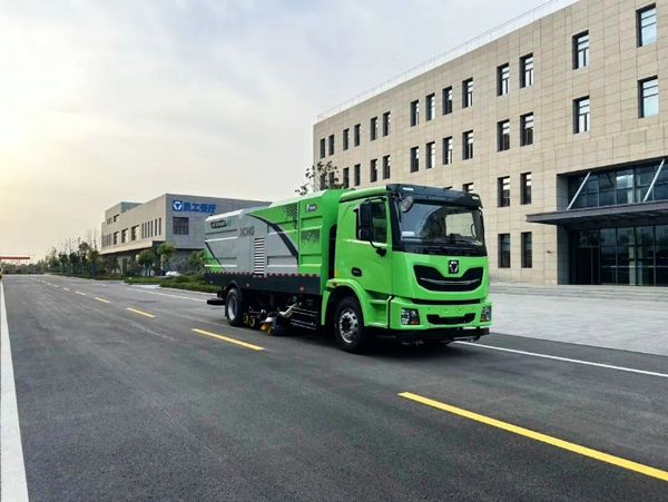 XCMG Launches All-Season Electric Sweeper