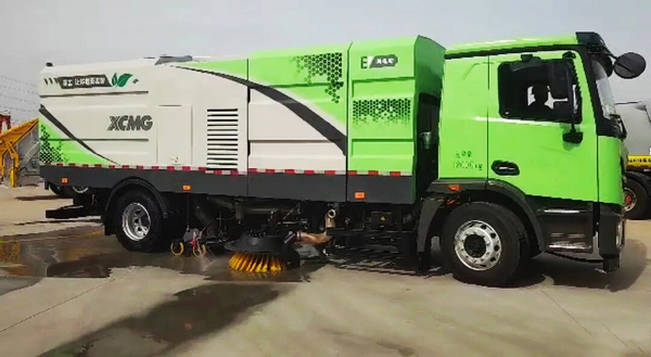 XCMG Launches All-Season Electric Sweeper