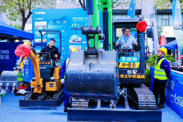 XCMG Micro and Electric Excavators Shine in Wuhan