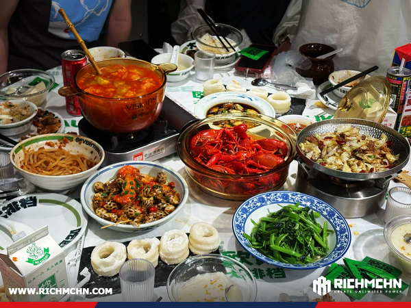 RICHMCHN Holds Team-Building Gathering to Strengthen Team Spirit