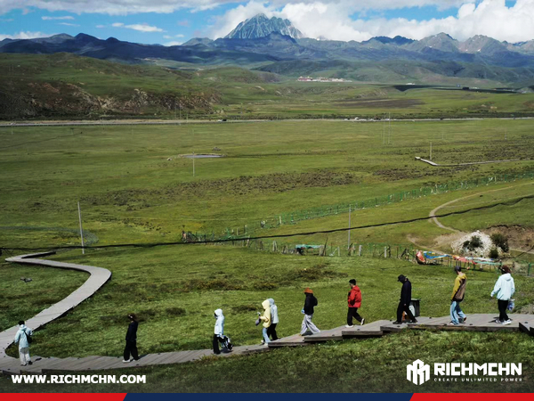 RICHMCHN Journey to Western Sichuan: Chasing Dreams and Moving Forward Together