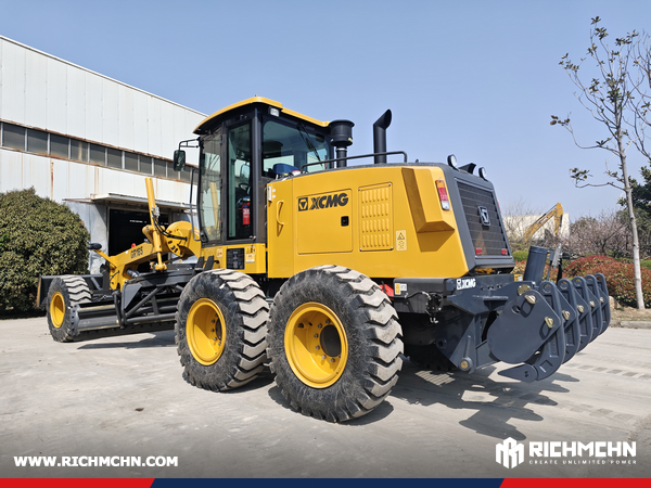 Algeria - 3 Units XCMG LW300KN & 2 ZL50GN Wheel Loaders & 2 GR165 Motor Graders