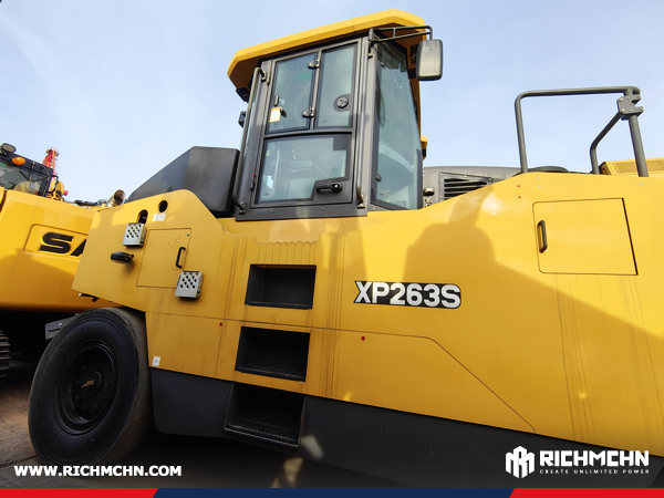Algeria - 1 Unit XCMG XP263S Pneumatic Road Roller