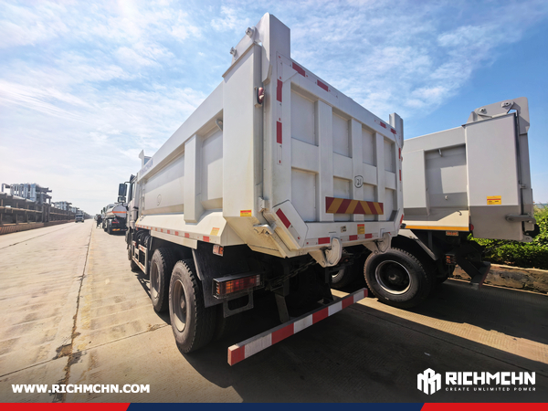 Algeria - 1 Unit SINOTRUK ZZ3317V3267B1 Dump Truck & 1 SHACMAN F3000 Dump Truck & 1 F3000 Mixer Truck & 1 SHACMAN Sprinkler Truck